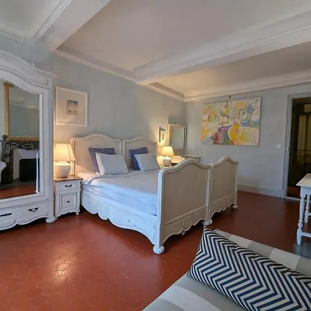 Les Chapeliers Bed & Breakfast