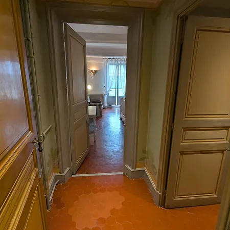 Les Chapeliers Bed & Breakfast 3*