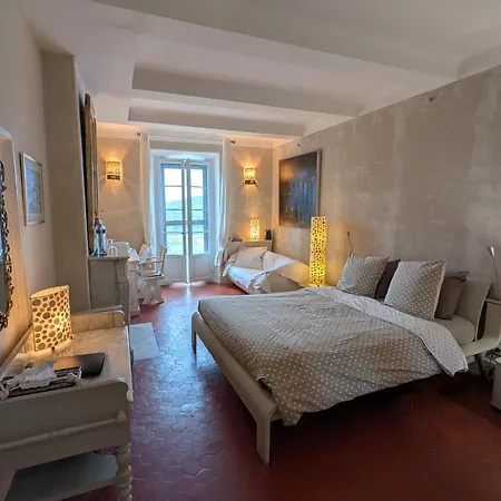 Les Chapeliers Bed & Breakfast Claviers