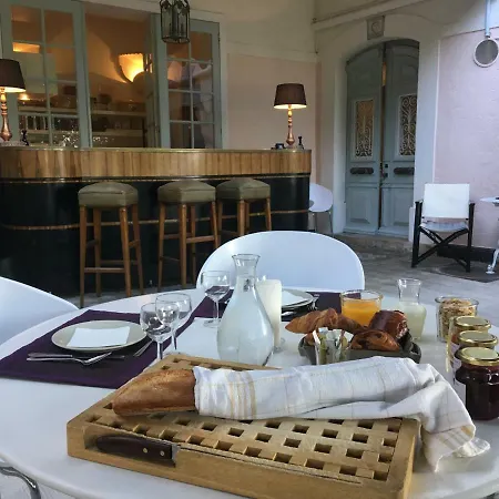 Les Chapeliers 3*